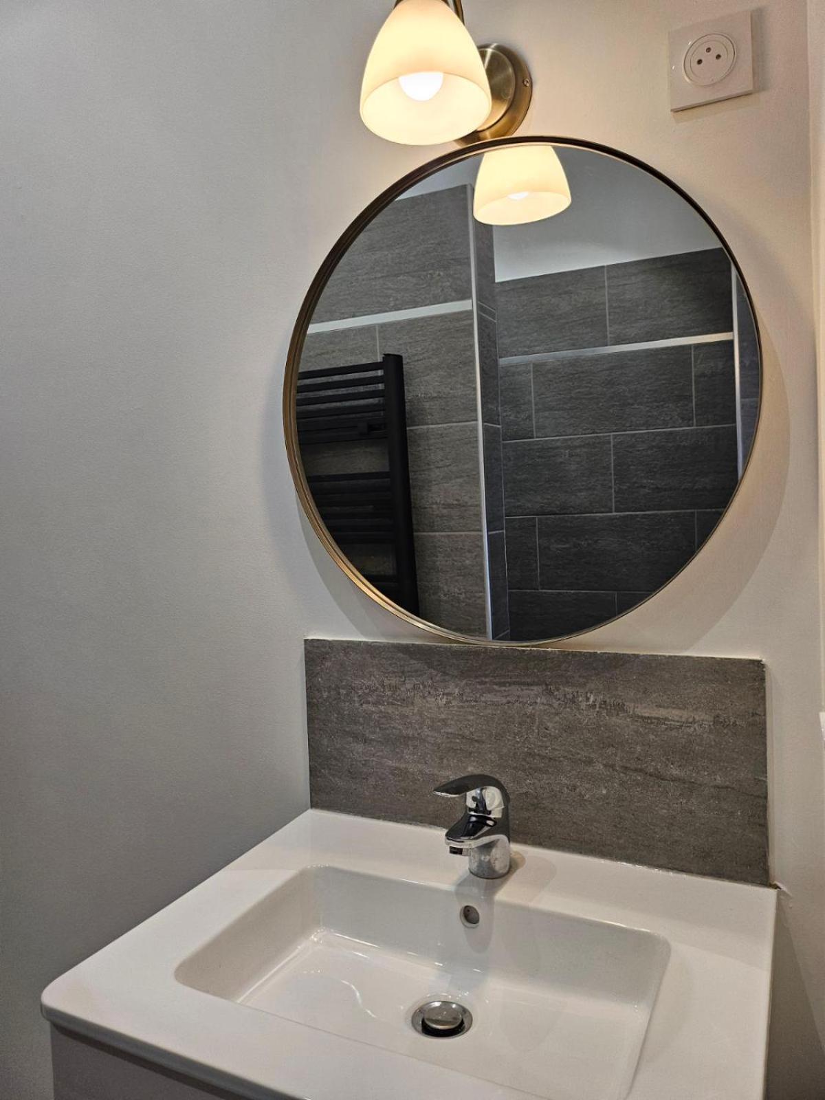 Agreable Logement Avec Terrasse Saint-Victoret Exterior foto