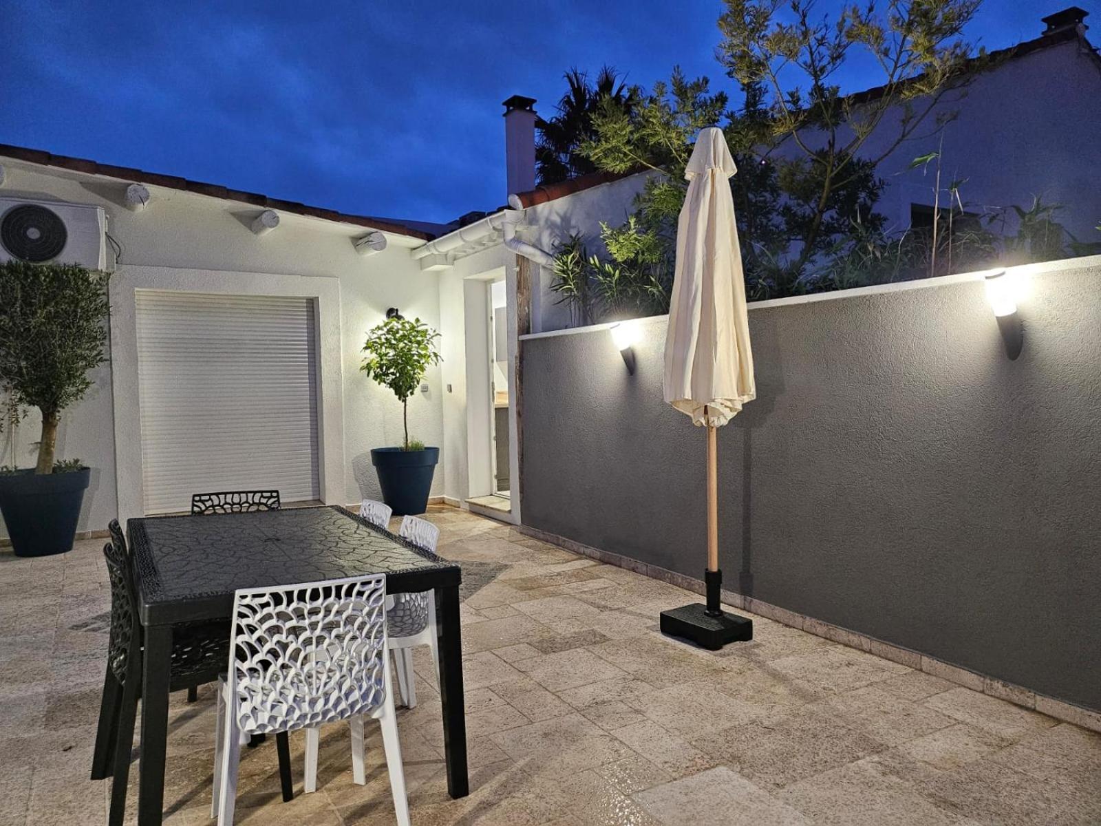 Agreable Logement Avec Terrasse Saint-Victoret Exterior foto